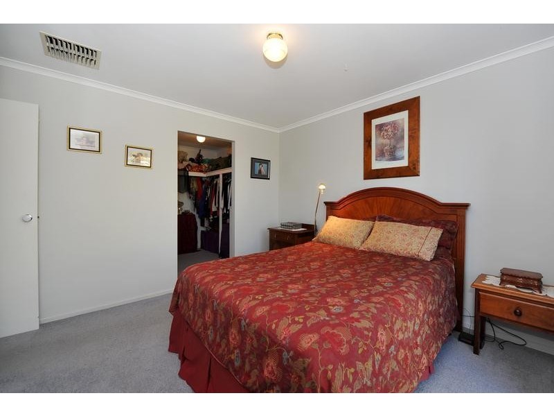 11 Highfield Drive, Aberfoyle Park SA 5159