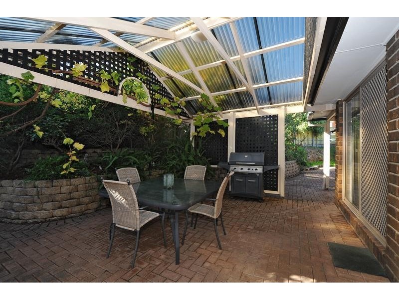 11 Highfield Drive, Aberfoyle Park SA 5159