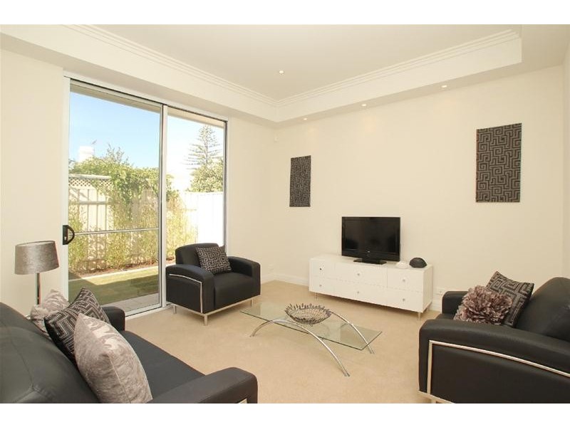 10 Cowper Street, Glenelg SA 5045