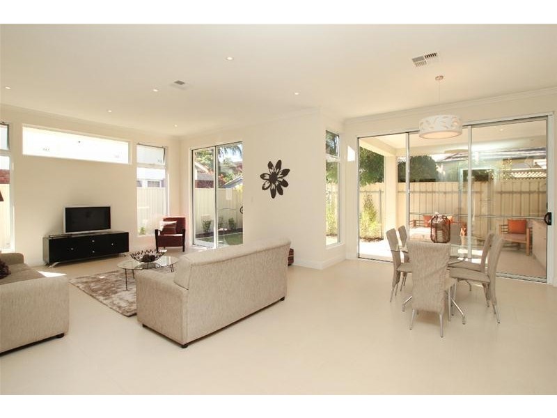 10 Cowper Street, Glenelg SA 5045