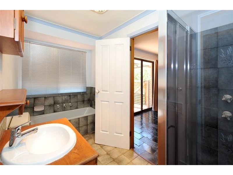 32 McHarg Road, Happy Valley SA 5159