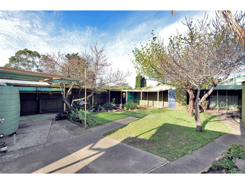 8 Claudia Street, Christie Downs SA 5164
