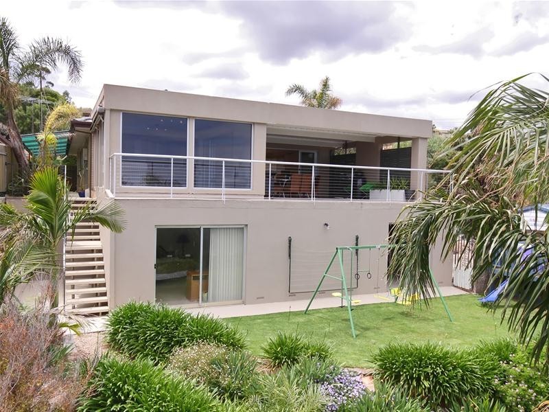 17 Seaview Avenue, Hallett Cove SA 5158