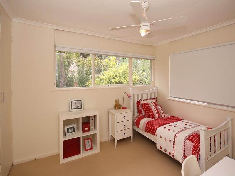 17 Seaview Avenue, Hallett Cove SA 5158