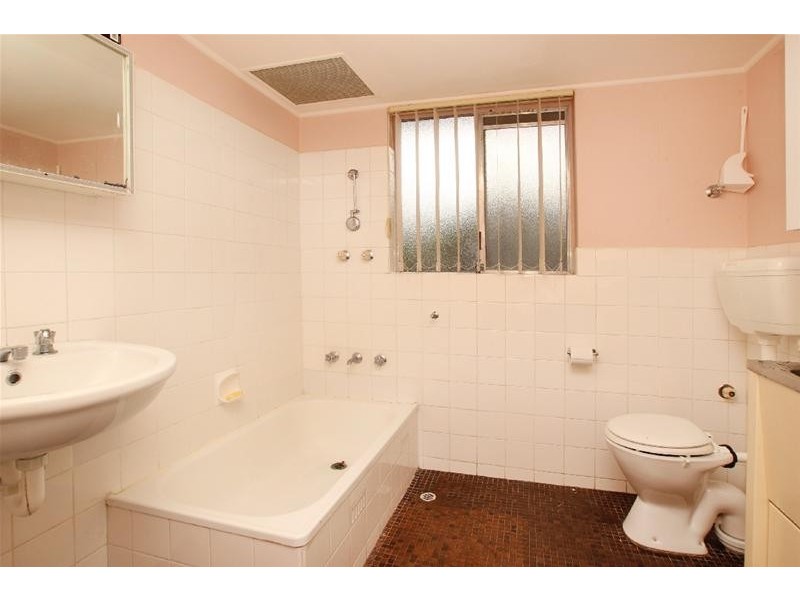 8/5 Barry Road, Oaklands Park SA 5046