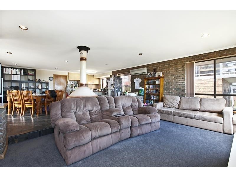 8 Murnada Street, Hallett Cove SA 5158