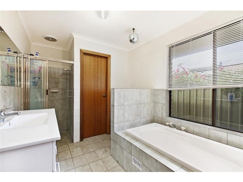 8 Murnada Street, Hallett Cove SA 5158