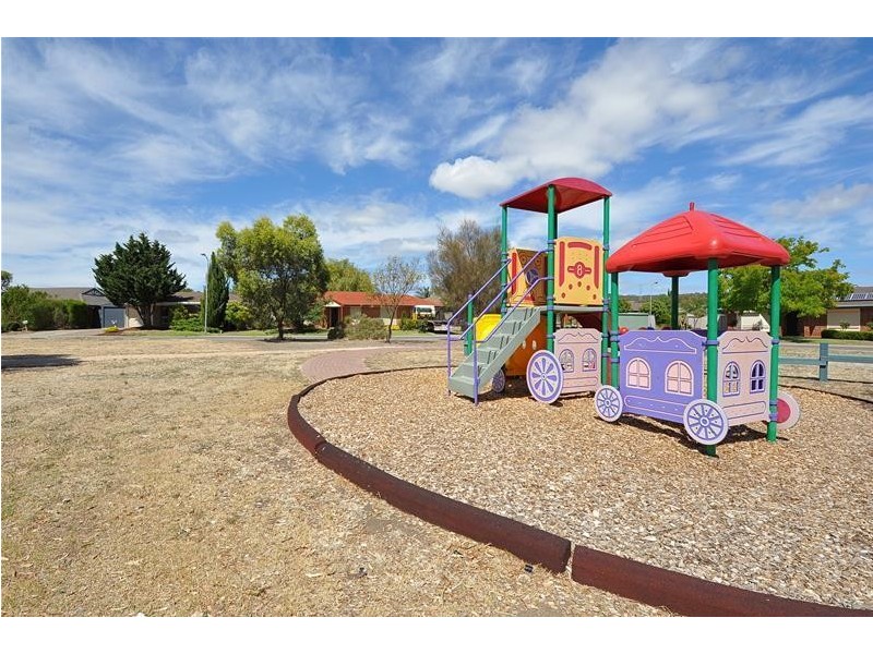 35 Mawson Circuit, Woodcroft SA 5162