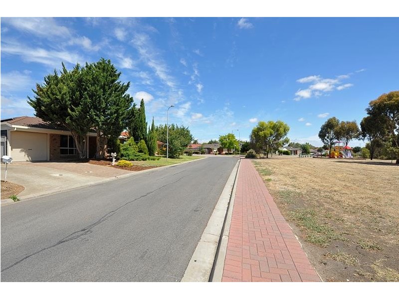 35 Mawson Circuit, Woodcroft SA 5162