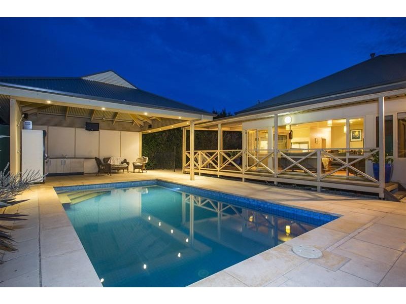 1 Jedma Grove, Glenelg North SA 5045