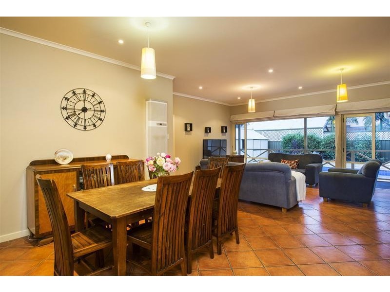 1 Jedma Grove, Glenelg North SA 5045