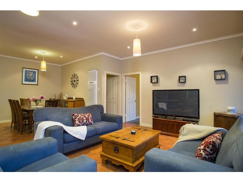 1 Jedma Grove, Glenelg North SA 5045