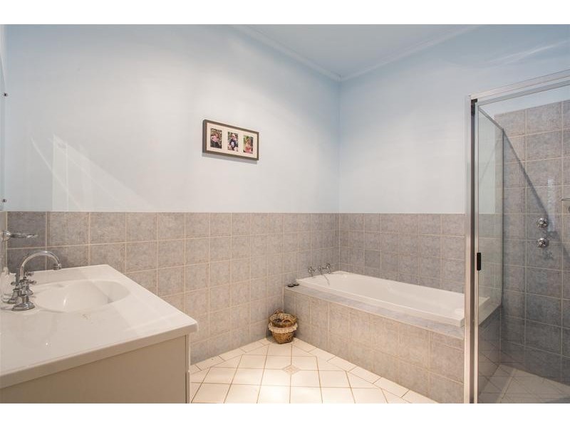 1 Jedma Grove, Glenelg North SA 5045