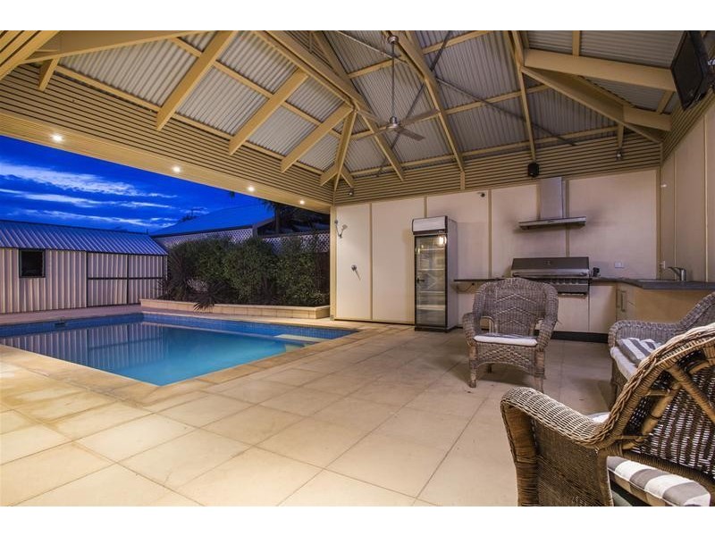 1 Jedma Grove, Glenelg North SA 5045