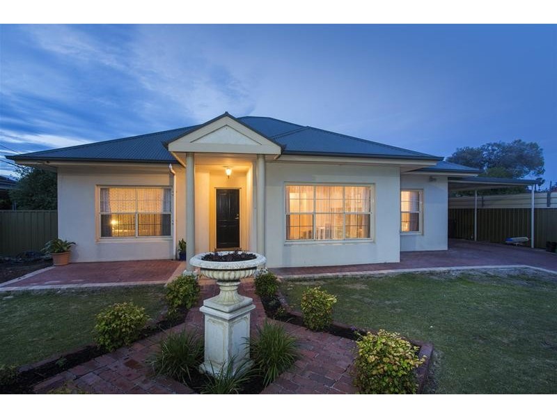 1 Jedma Grove, Glenelg North SA 5045