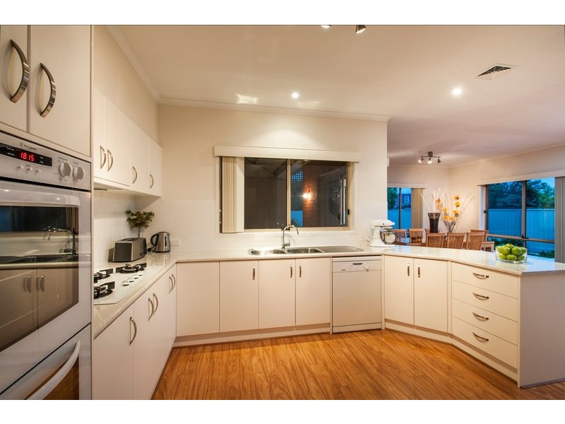 9 Albion Avenue, Glandore SA 5037