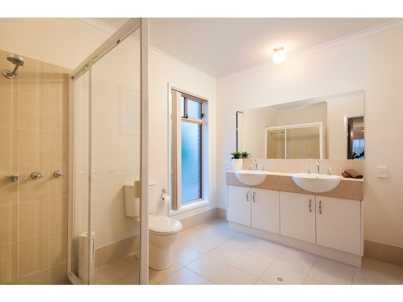 9 Albion Avenue, Glandore SA 5037