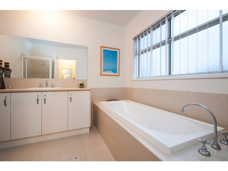 9 Albion Avenue, Glandore SA 5037