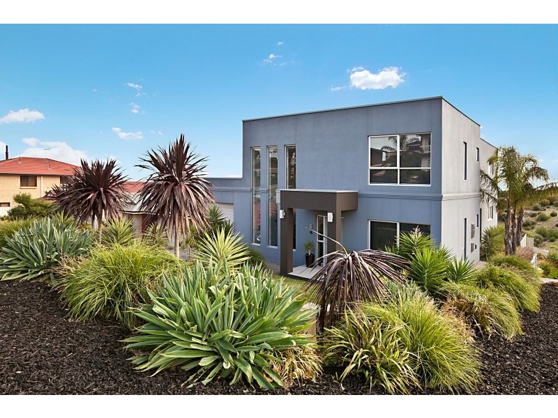 10 Cadna Street, Hallett Cove SA 5158