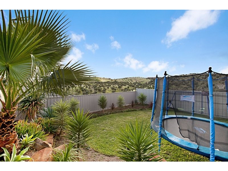 10 Cadna Street, Hallett Cove SA 5158