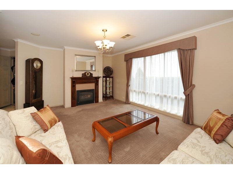 28 Gleneagles Road, Aberfoyle Park SA 5159