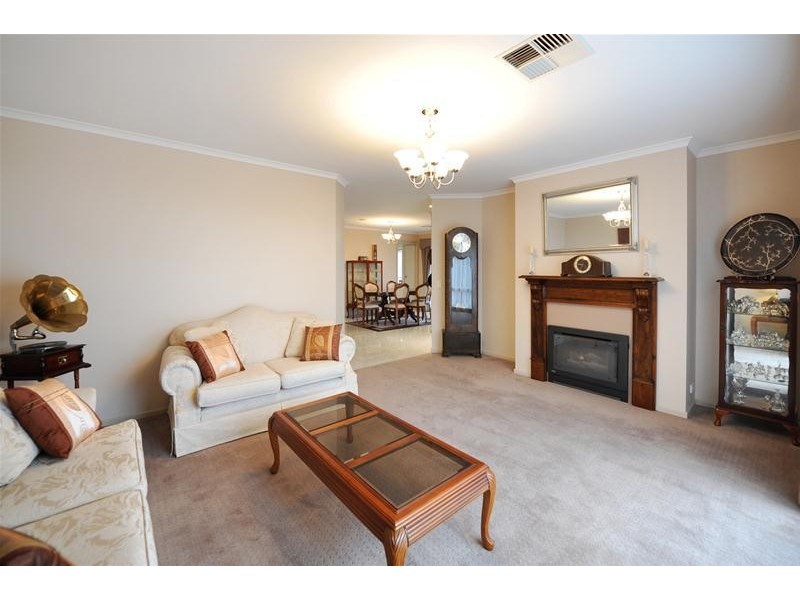 28 Gleneagles Road, Aberfoyle Park SA 5159