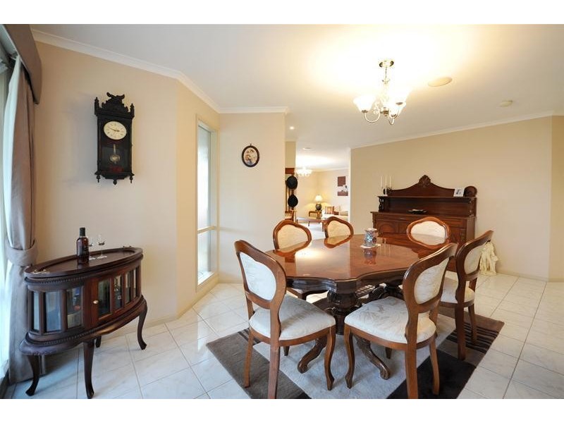 28 Gleneagles Road, Aberfoyle Park SA 5159