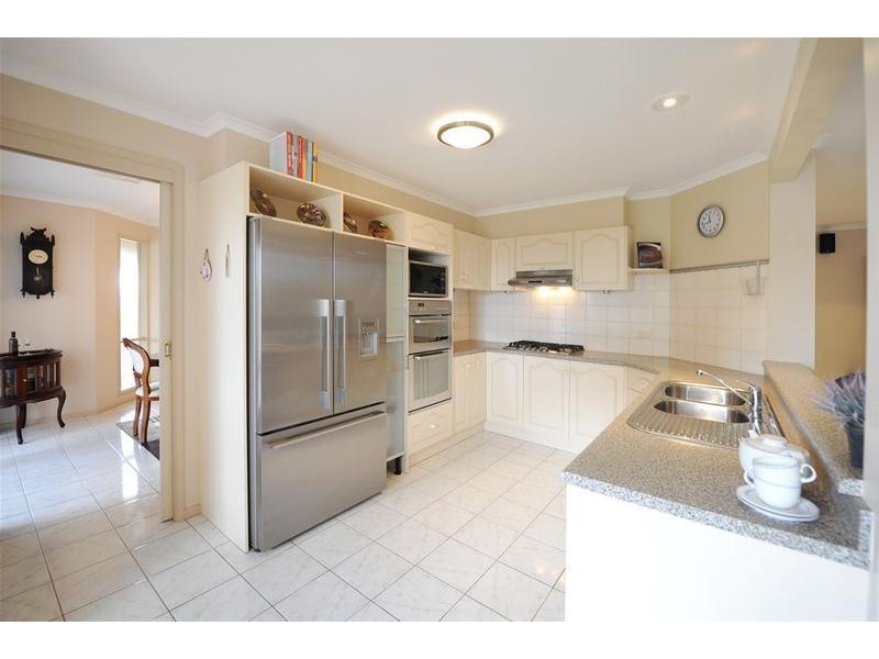 28 Gleneagles Road, Aberfoyle Park SA 5159
