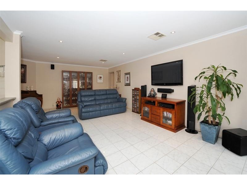 28 Gleneagles Road, Aberfoyle Park SA 5159