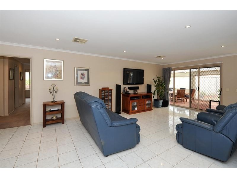 28 Gleneagles Road, Aberfoyle Park SA 5159