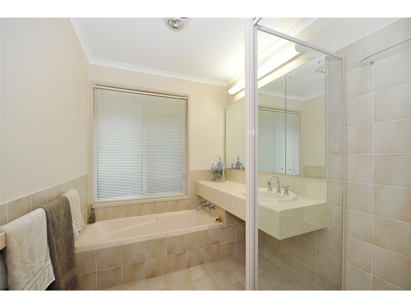 28 Gleneagles Road, Aberfoyle Park SA 5159