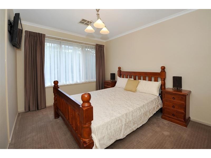 28 Gleneagles Road, Aberfoyle Park SA 5159