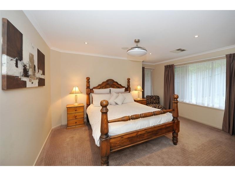 28 Gleneagles Road, Aberfoyle Park SA 5159