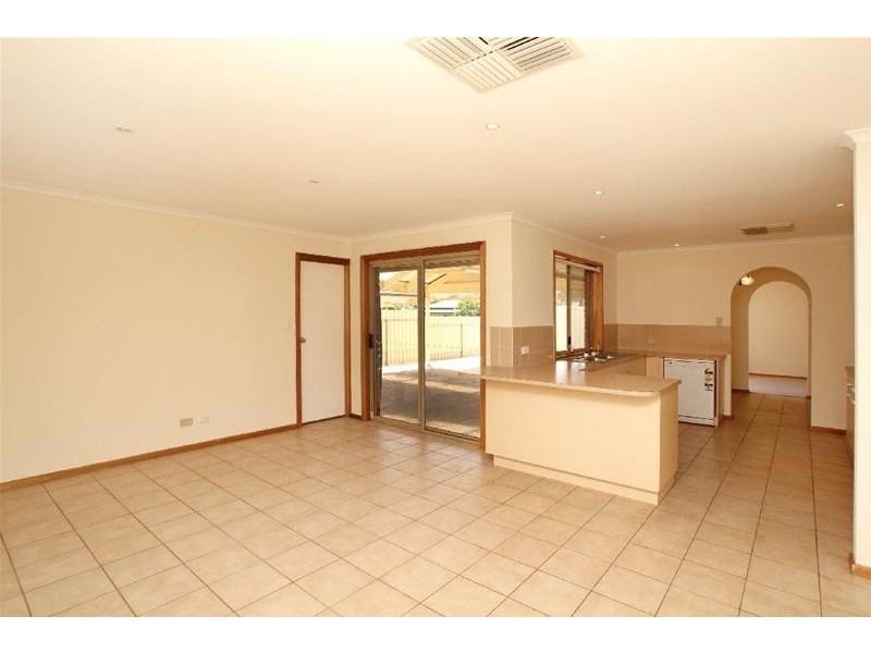 27 Dianne Street, Happy Valley SA 5159