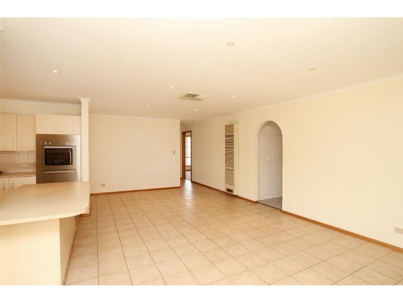 27 Dianne Street, Happy Valley SA 5159