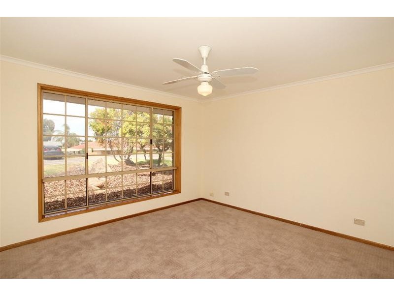 27 Dianne Street, Happy Valley SA 5159