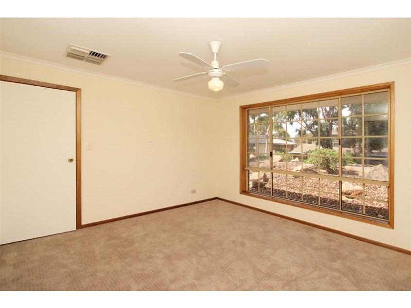 27 Dianne Street, Happy Valley SA 5159