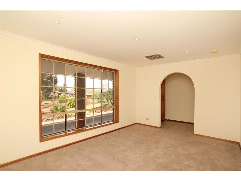 27 Dianne Street, Happy Valley SA 5159