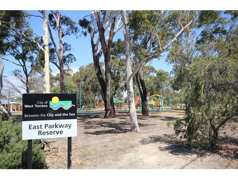 5 East Parkway, Fulham SA 5024