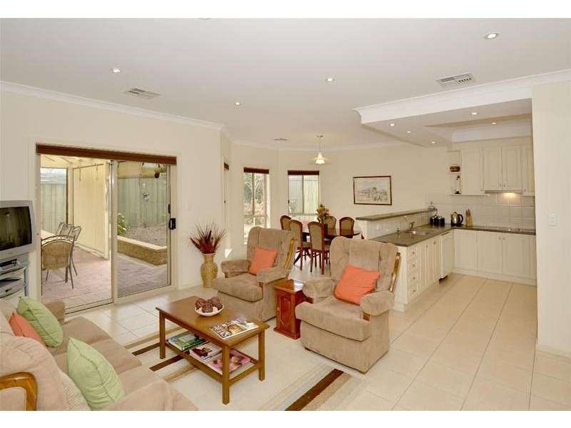 6 Bluelake Court, Tennyson SA 5022