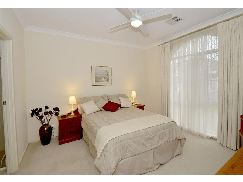 6 Bluelake Court, Tennyson SA 5022