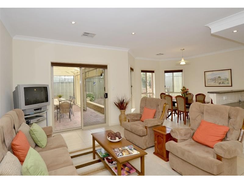 6 Bluelake Court, Tennyson SA 5022