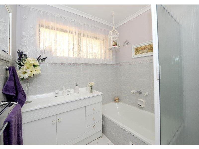 30 Amberly Drive, Happy Valley SA 5159