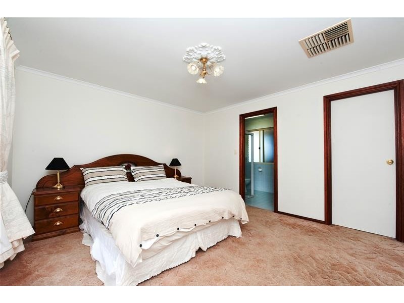 5 La Salle Court, Happy Valley SA 5159