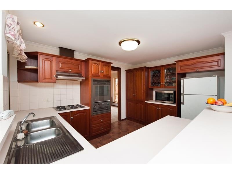 5 La Salle Court, Happy Valley SA 5159