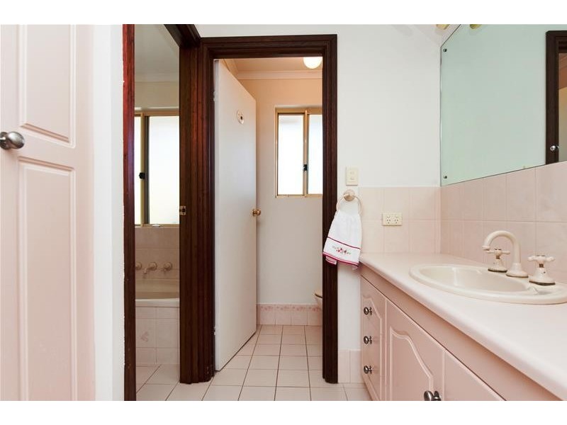 5 La Salle Court, Happy Valley SA 5159