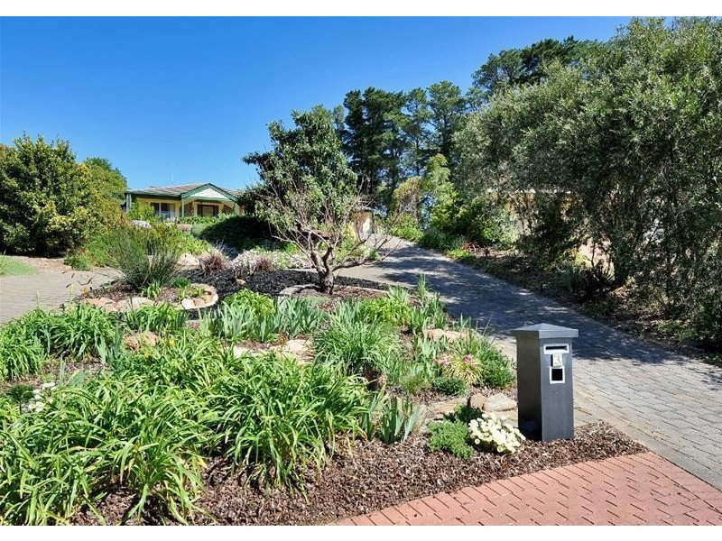 3 Dunalbyn Drive, Aberfoyle Park SA 5159