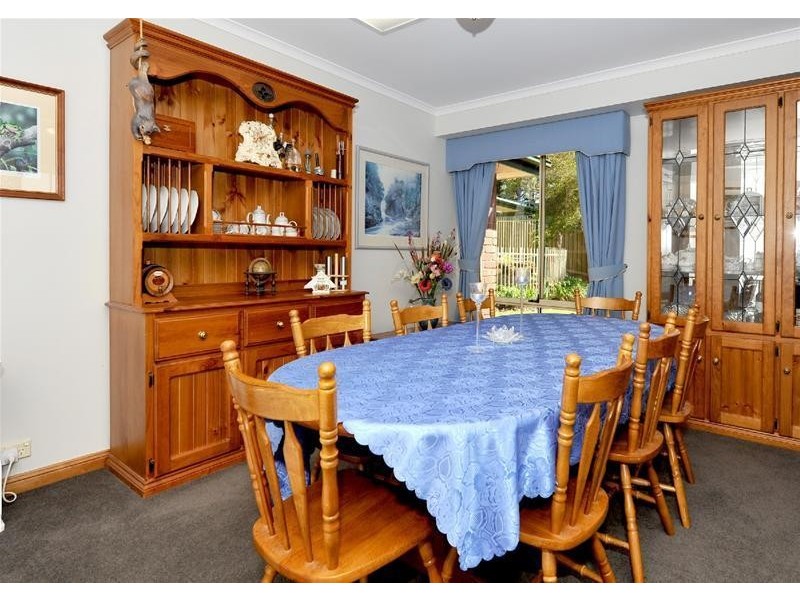 3 Dunalbyn Drive, Aberfoyle Park SA 5159