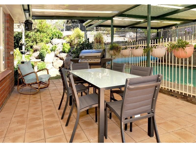 3 Dunalbyn Drive, Aberfoyle Park SA 5159