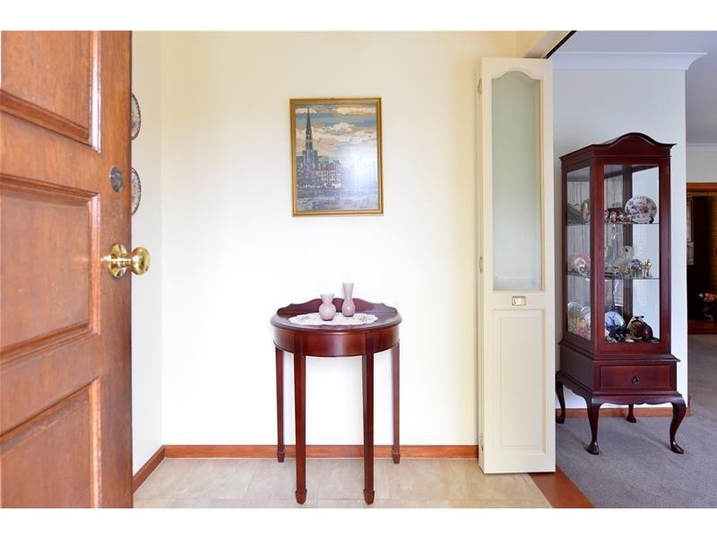 16 Amberly Drive, Happy Valley SA 5159